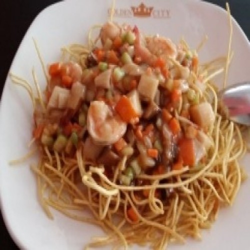 Tallarines fritos especial tres delicias