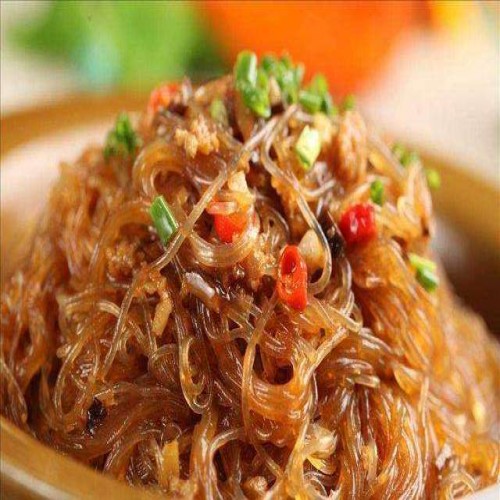 Carne de cerdo con fideos chinos